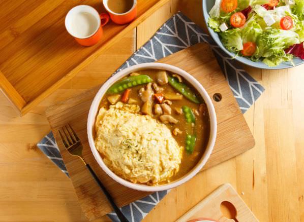 森林小徑文心店享受美食