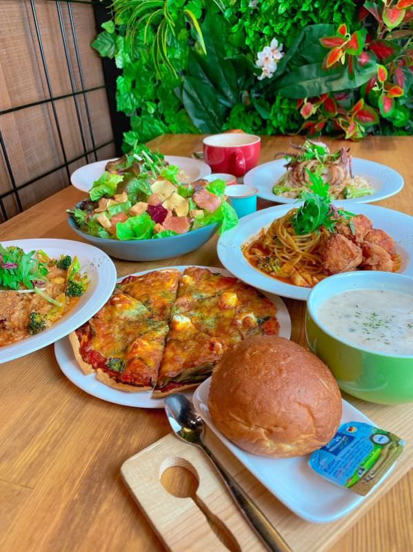 森林小徑文心店享受美食